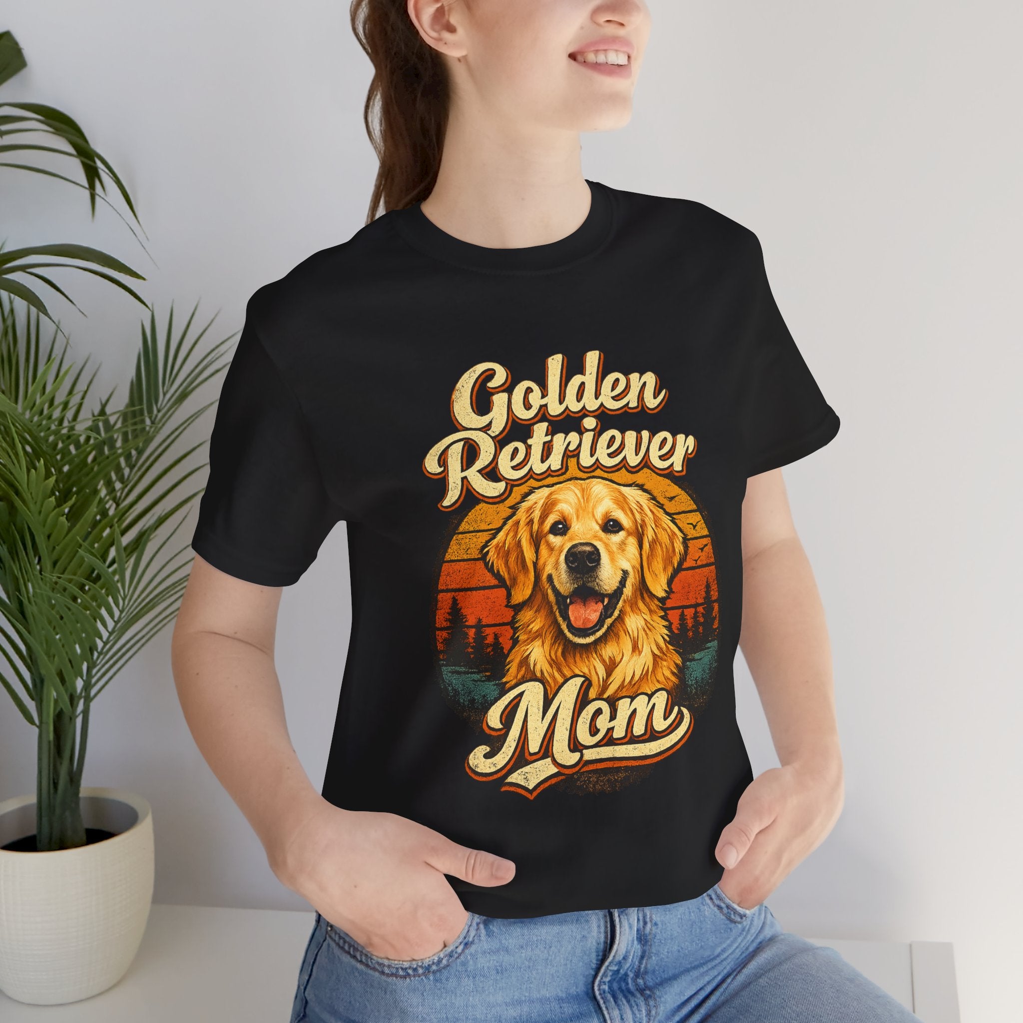 Golden Retriever Mom T-Shirt — Retro Dog Mom Tee