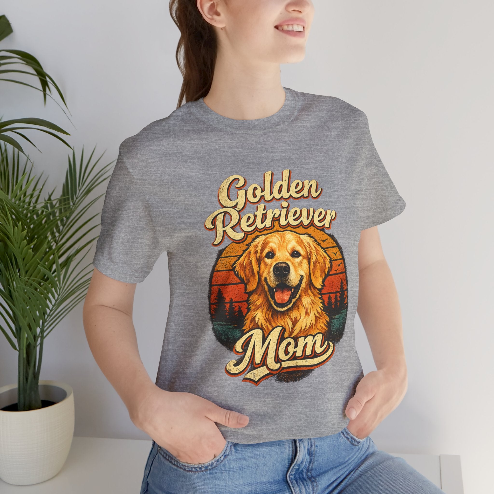 Golden Retriever Mom T-Shirt — Retro Dog Mom Tee