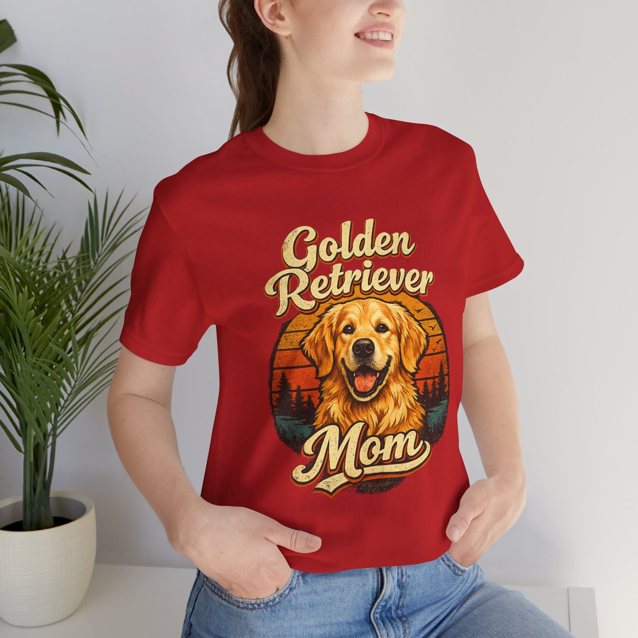 Golden Retriever Mom T-Shirt — Retro Dog Mom Tee