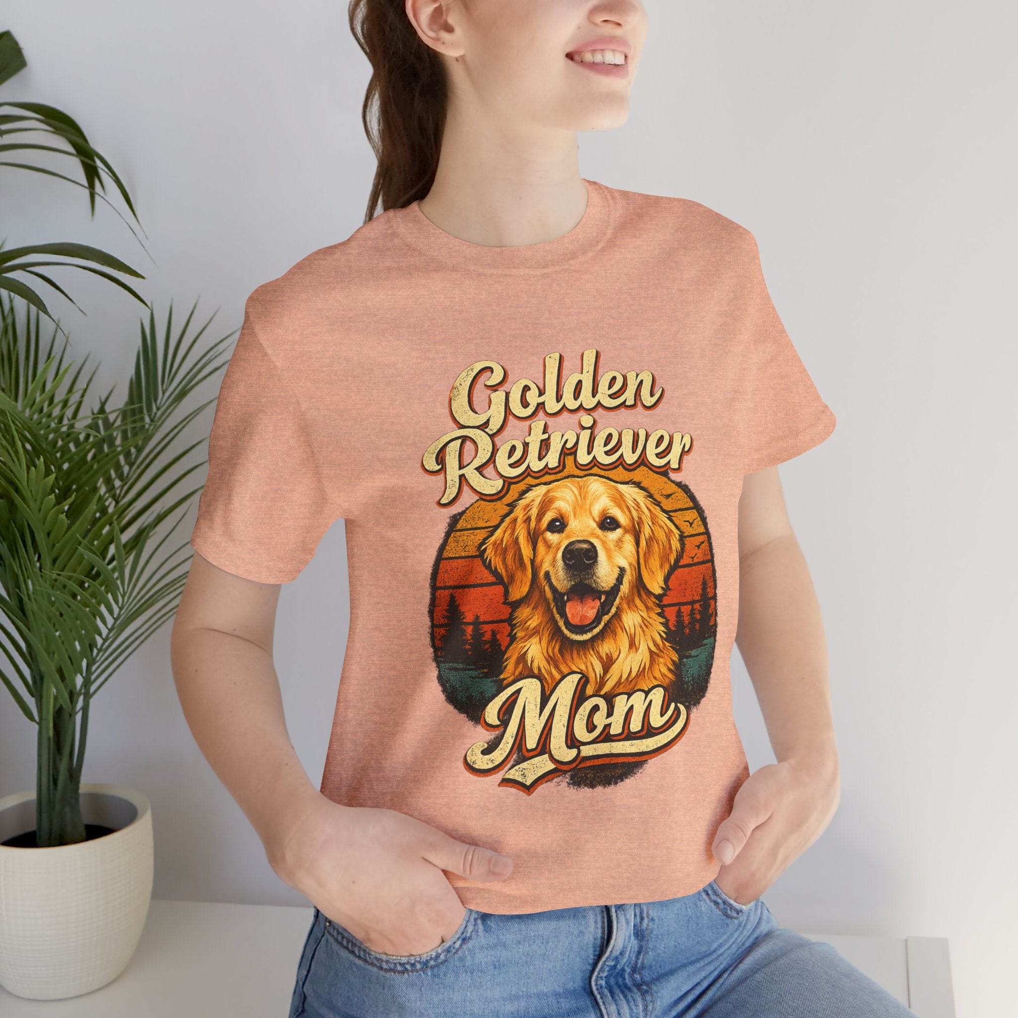 Golden Retriever Mom T-Shirt — Retro Dog Mom Tee
