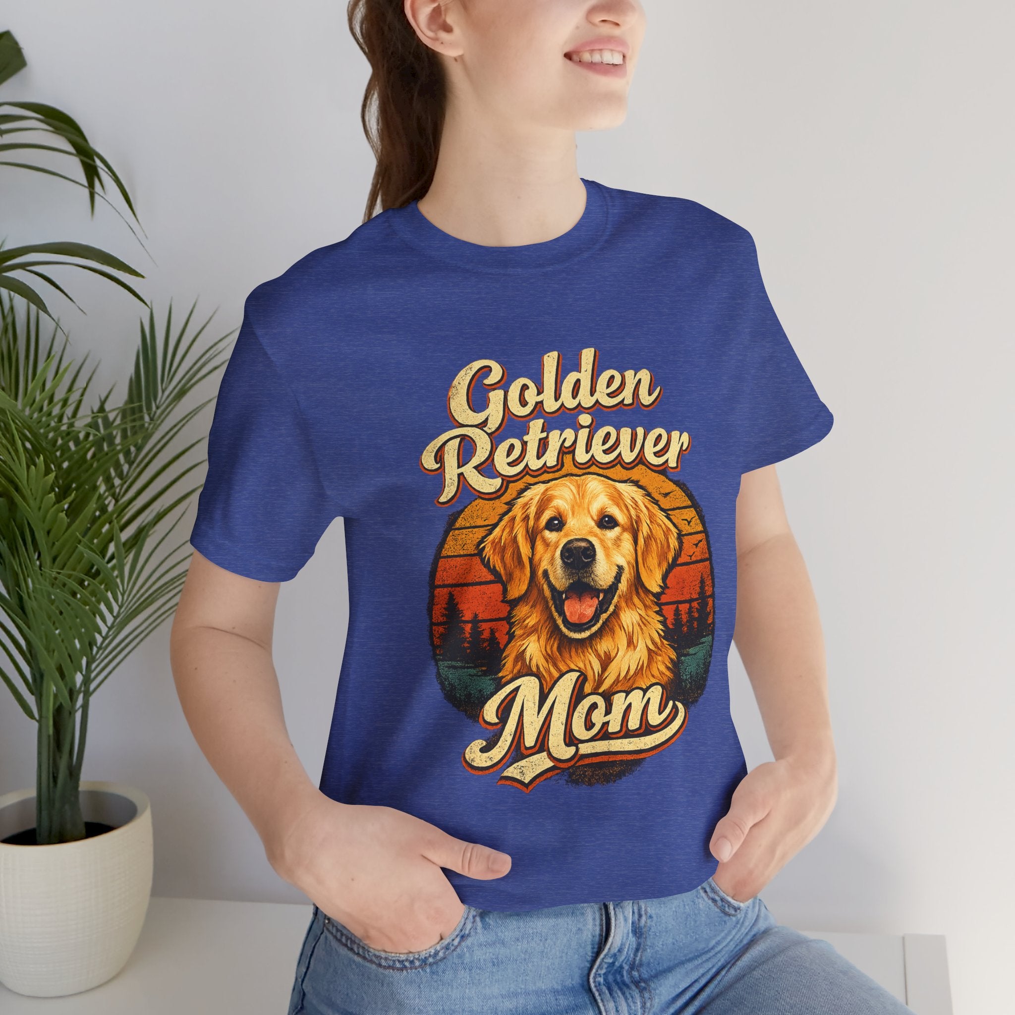 Golden Retriever Mom T-Shirt — Retro Dog Mom Tee